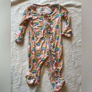 Caden Lane Rainbow Ruffle Footie - Multi Pastel Rainbows